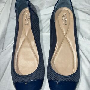 Alfani Step ‘N Flex navy flats, women’s size 9. Cushioned insole for comfort